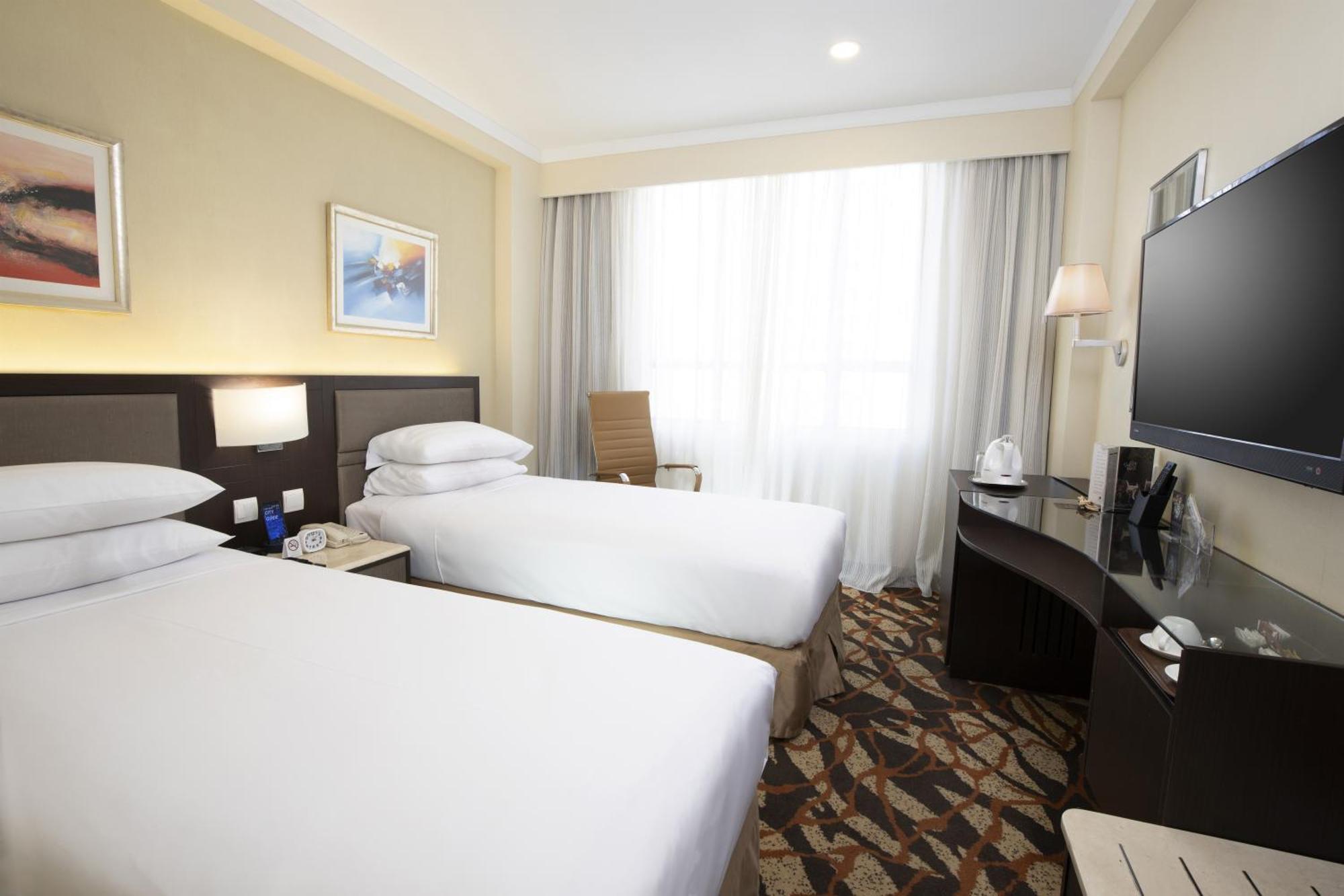 Metropark Hotel Kowloon Hong Kong Exterior photo